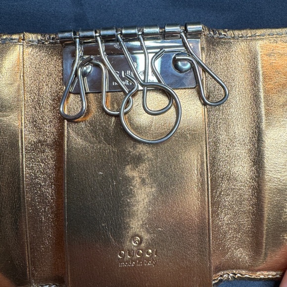 Gucci Metallic Gold GG Logo Card Key Wallet - Picture 11 of 16